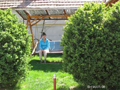 Holzschaukel in den Karpaten